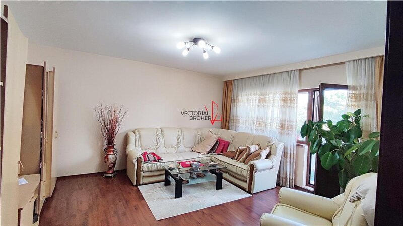 Doamna Ghica, Parcul Florilor, etaj 3/4, decomandat  in bloc din 1987