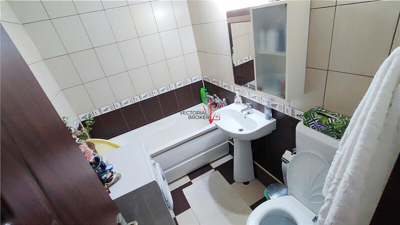 Doamna Ghica, Parcul Florilor, etaj 3/4, decomandat  in bloc din 1987