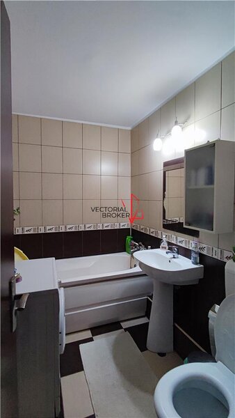 Doamna Ghica, Parcul Florilor, etaj 3/4, decomandat  in bloc din 1987