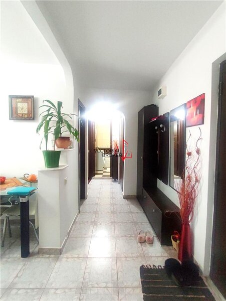 Doamna Ghica, Parcul Florilor, etaj 3/4, decomandat  in bloc din 1987