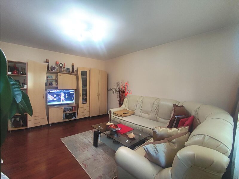 Doamna Ghica, Parcul Florilor, etaj 3/4, decomandat  in bloc din 1987